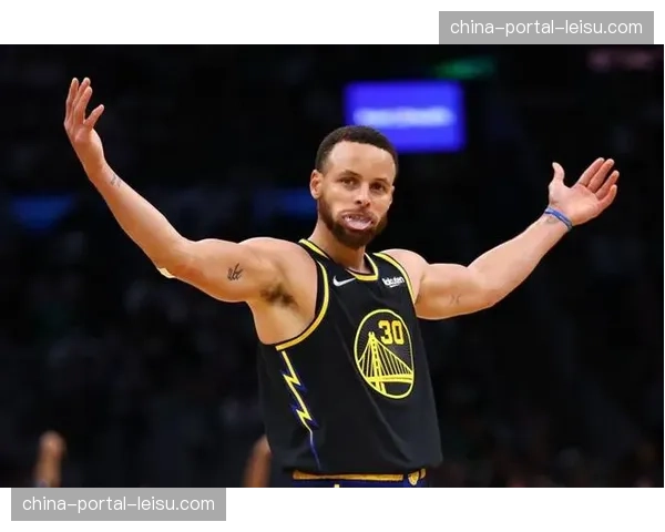 金州勇士队球星斯蒂芬·库里成功接受右手腕小手术